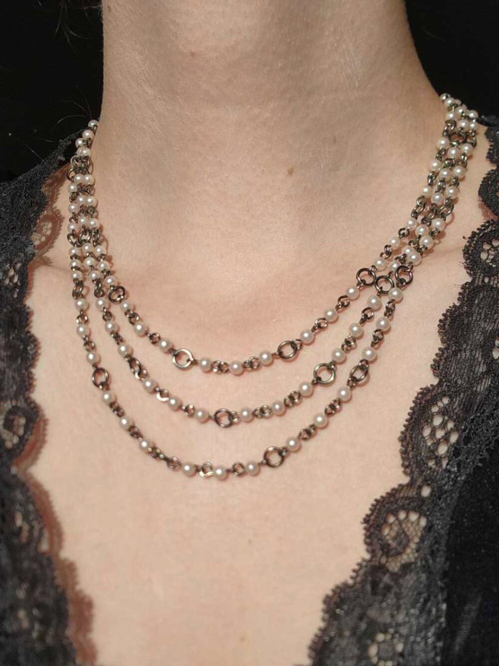 Gothic silver three rows of pearls necklace with a small silver chain